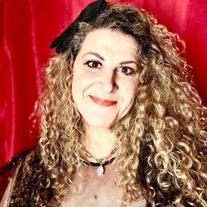 Meet your Posher, Crystal